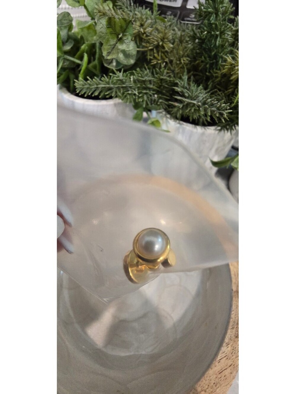 Elegant Gold Tone Pearl Earring